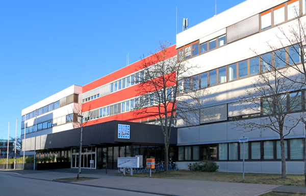 Foto vom TIZ (Technologie- und Informationszentum) in Darmstadt. Dort ist der Firmensitz der wer denkt was GmbH.
