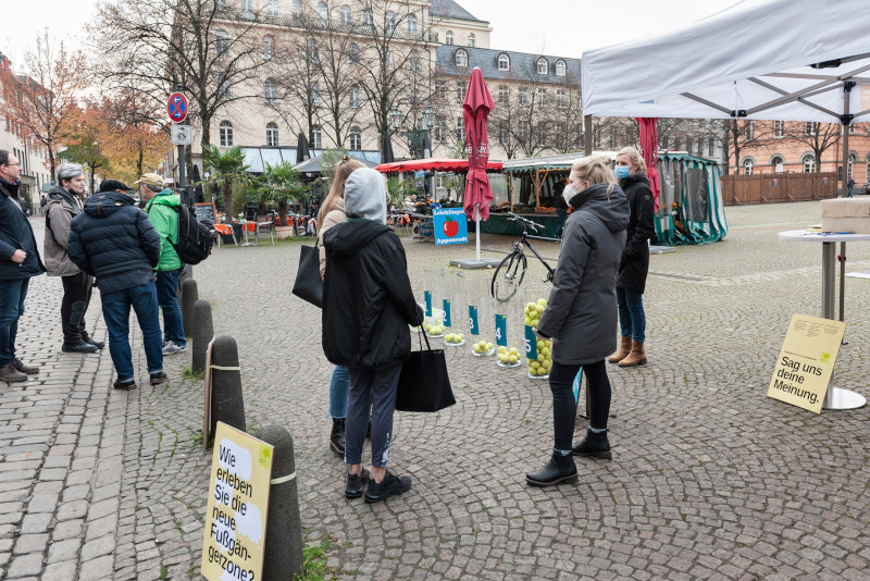 Laurentiusplatz in Wuppertal. Foto der "Los geht's"-Aktion zum autofreien Laurentiusplatz. 