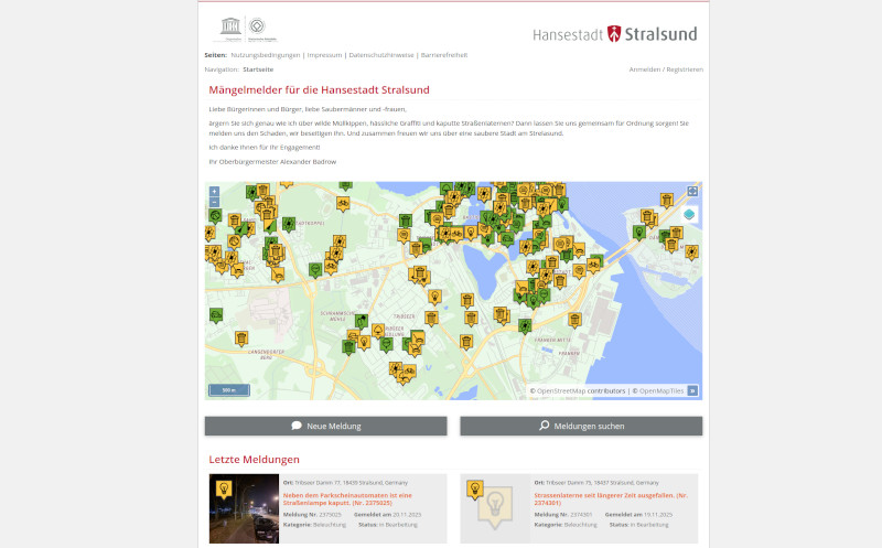 Webansicht vom Mängelmelder in Stralsund. Zu sehen ist die Startseite der Web-Anwendung mit einer Anliegenkarte - einer digitalen Karte von Stralsund mit kleinen Markern, die bereits gemeldete Anliegen symboliisieren.